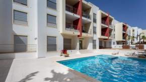 Luminous 2 BDR Apartment W/Pool by LovelyStay